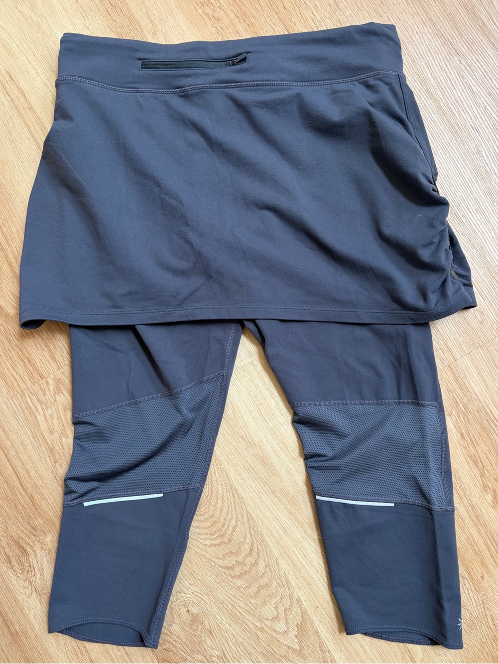 ATHLETA gray 2 In 1 Contender Skirt Capri Leggings Reflective Running Large - Picture 7 of 8